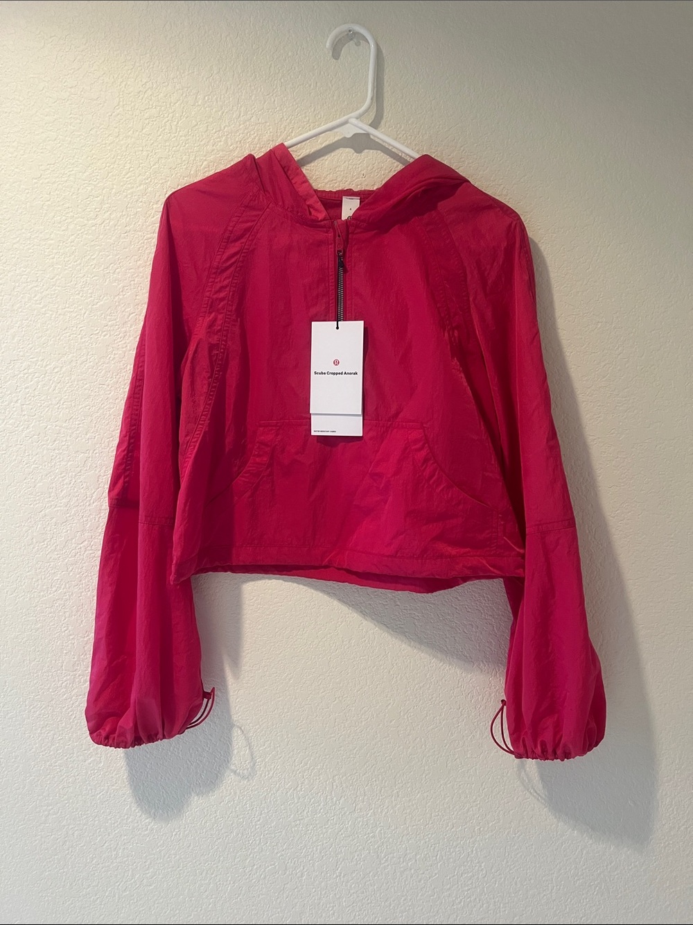Lululemon Scuba Cropped Anorak, weather protection, Pink DragonFruit, size 4 NWT
